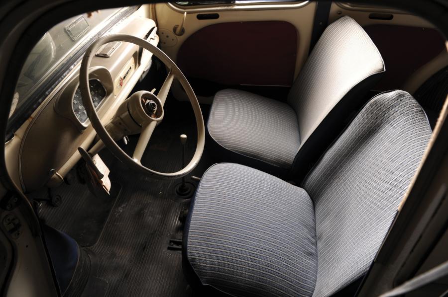  Renault 4CV Sedan 1954 года  (фото 6 из 11)